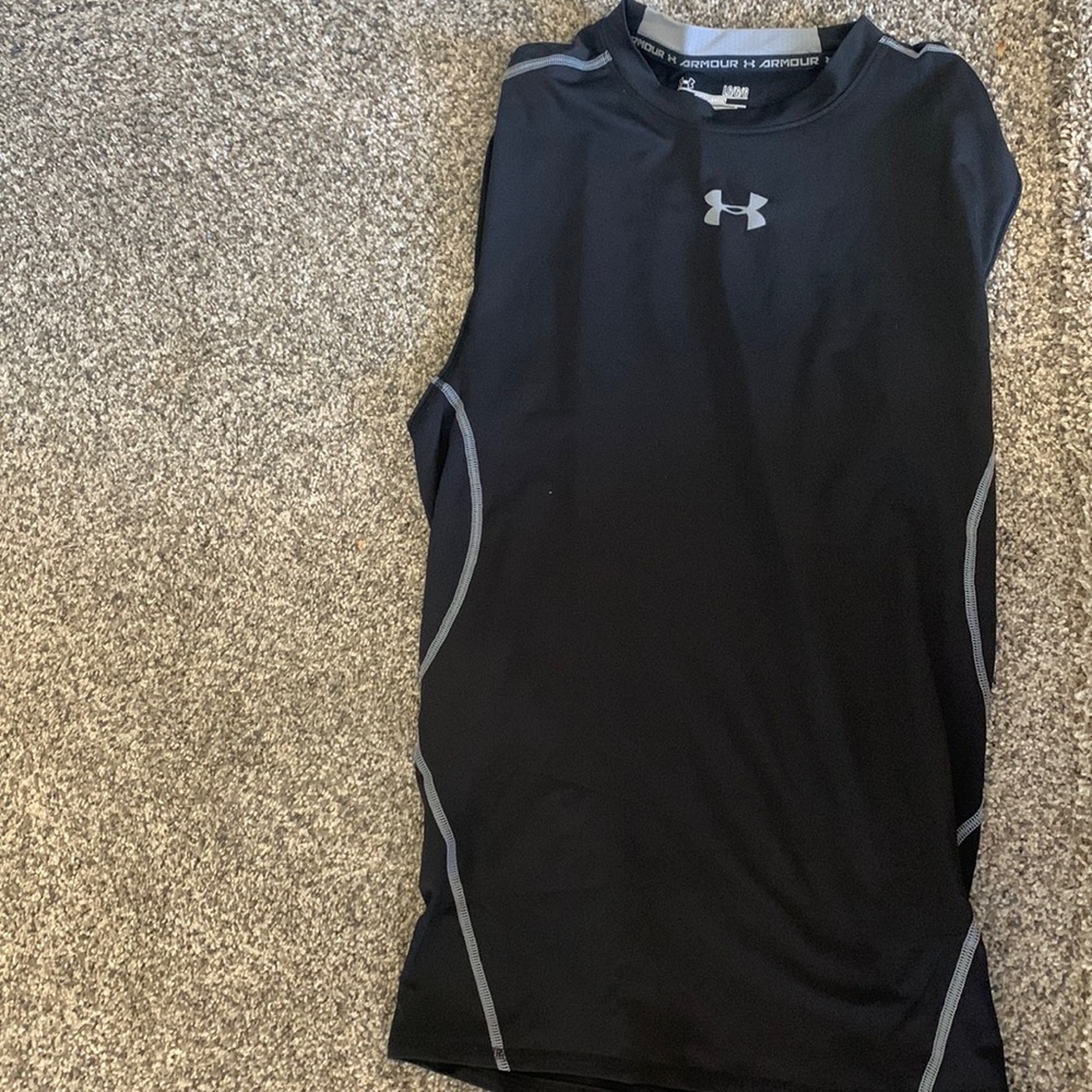 Men’s under Armour cut off.